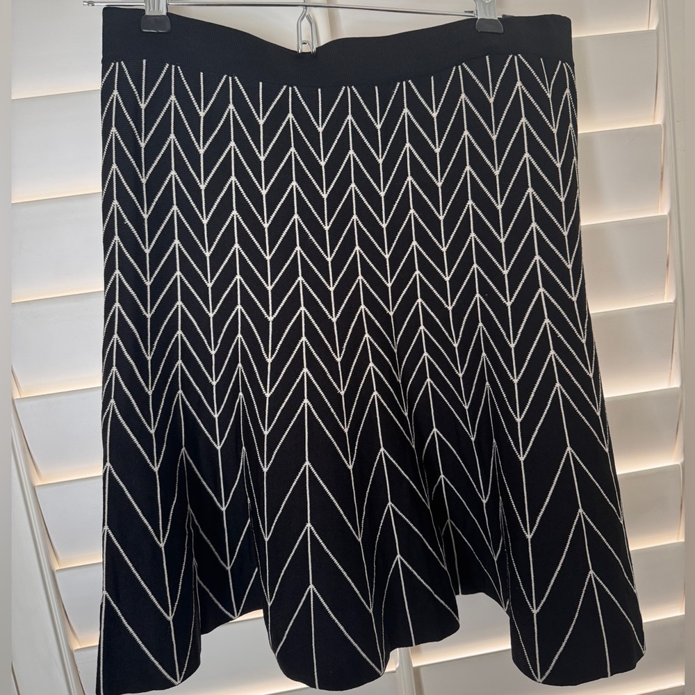 Max Studio Black and White Skirt - S